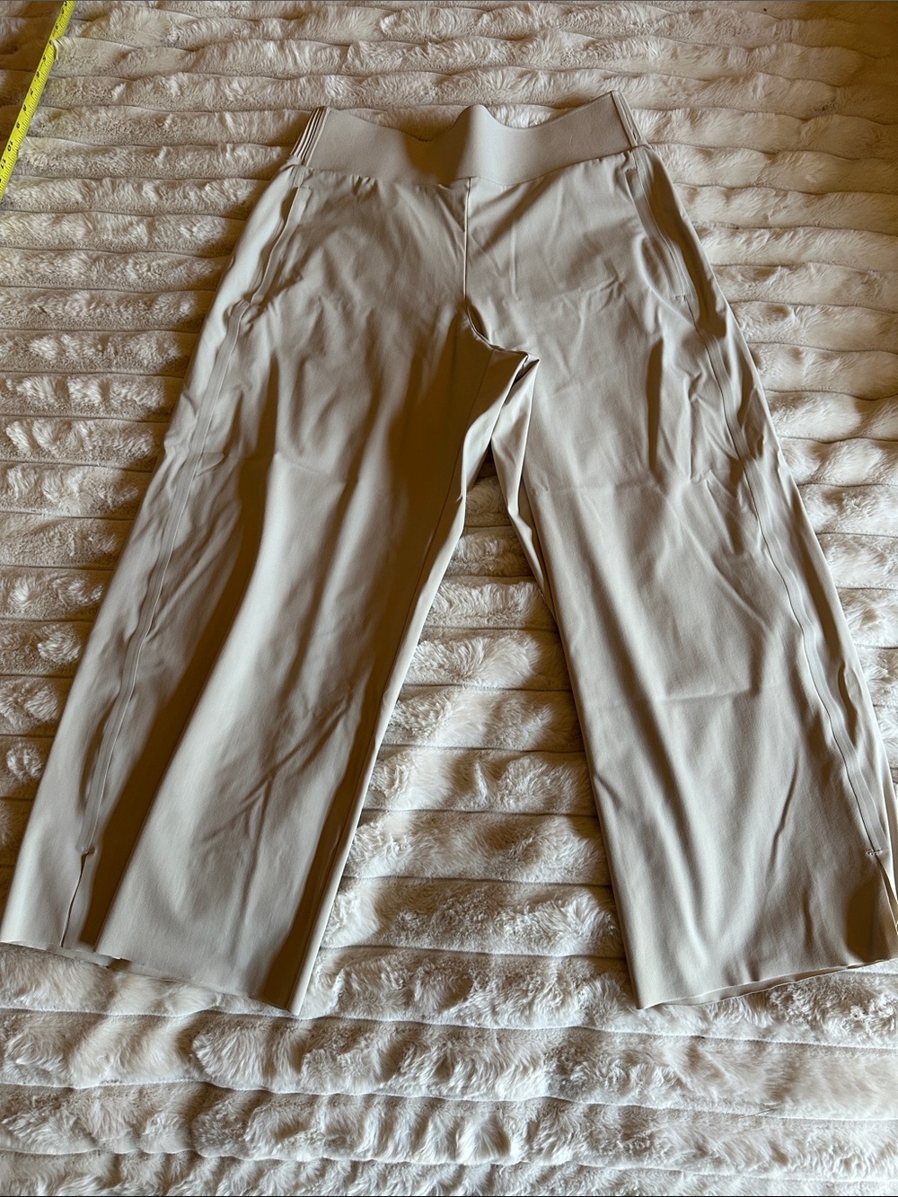 Athleta Cosmic Crop in Light Beige